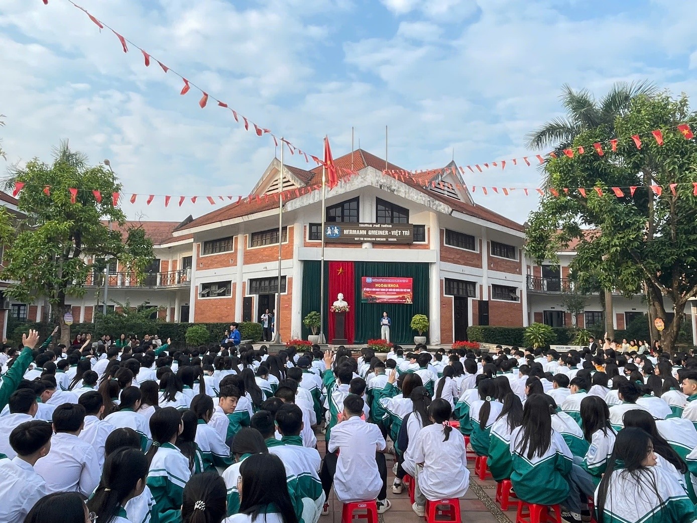 TRƯỜNG PT HERMANN GMEINER VIỆT TRÌ TỔ CHỨC NGOẠI KHÓA KỶ NIỆM 81 NĂM NGÀY THÀNH LẬP QUÂN ĐỘI NHÂN DÂN VIỆT NAM ( 22/12/1944-22/12/2025)